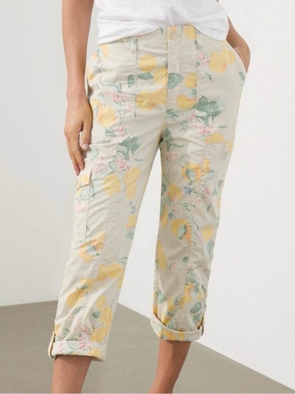 Chico’s Sz 4 Lemon Fruit Print Cargo Pants Utility Pockets Roll Button Crop